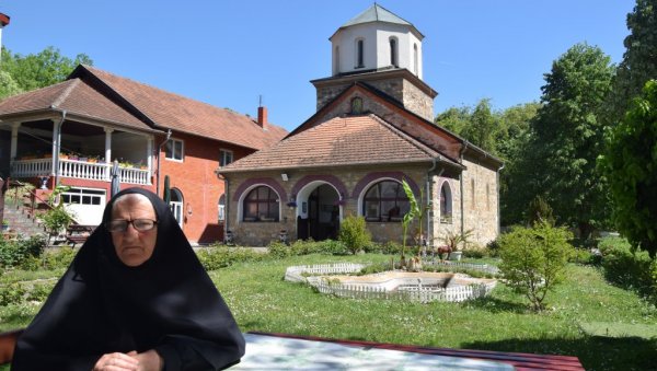 БЕЗ НЕВОЉЕ НЕМА НИ БОГОМОЉЕ: Манастир Радошин, у истоименом селу надомак Свилајнца, захваљујући верницима живи нови живот БЕЗ НЕВОЉЕ НЕМА НИ БОГОМОЉЕ: Манастир Радошин, у истоименом селу надомак Свилајнца, захваљујући верницима живи нови живот
