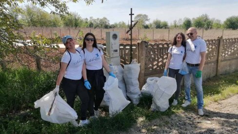 ЧИСТИЛИ ГРАД И САДИЛИ ДРВЕЋЕ: Акција „За чистији Свилајнац“ (ФОТО)