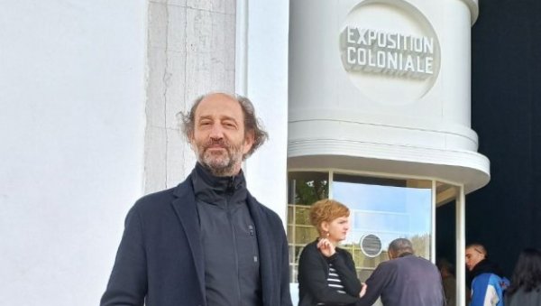 ДУХОВНА АПОКАЛИПСА СВЕТА: Дан на 60. Бијеналу обележили политички протести и запажен наступ Александра Денића (ФОТО/ВИДЕО) ДУХОВНА АПОКАЛИПСА СВЕТА: Дан на 60. Бијеналу обележили политички протести и запажен наступ Александра Денића (ФОТО/ВИДЕО)