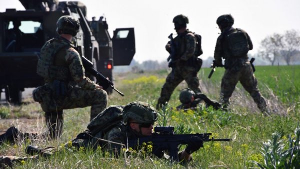 ВУЧИЋ СУТРА НА ВОЈНОЈ ВЕЖБИ: Здружена тактичка вежба са бојевим гађањем Војске Србије Вихор 2024 ВУЧИЋ СУТРА НА ВОЈНОЈ ВЕЖБИ: Здружена тактичка вежба са бојевим гађањем Војске Србије Вихор 2024