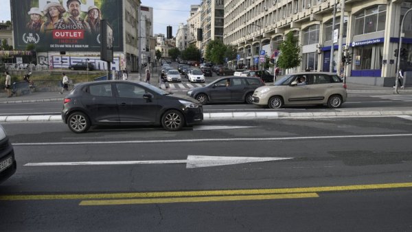 СА БРАНКОВОГ САМО ПРАВО: Уведена нова саобраћајна правила у центру Београда (ФОТО) СА БРАНКОВОГ САМО ПРАВО: Уведена нова саобраћајна правила у центру Београда (ФОТО)