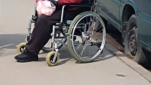 TRI MILIONA ZA PROJEKTE: Pomoć osobama sa invaliditetom TRI MILIONA ZA PROJEKTE: Pomoć osobama sa invaliditetom