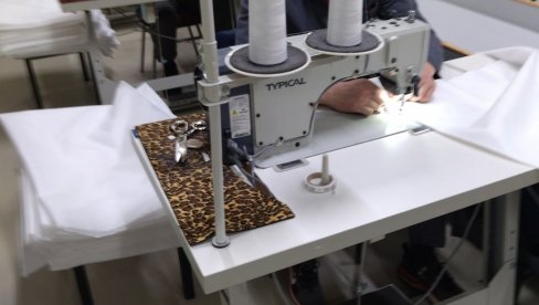 PODRŠKA NIŠKOJ KLINICI ZA GINEKOLOGIJU: Osuđenici iz KPZ sašili uniforme za za zaposlene PODRŠKA NIŠKOJ KLINICI ZA GINEKOLOGIJU: Osuđenici iz KPZ sašili uniforme za za zaposlene