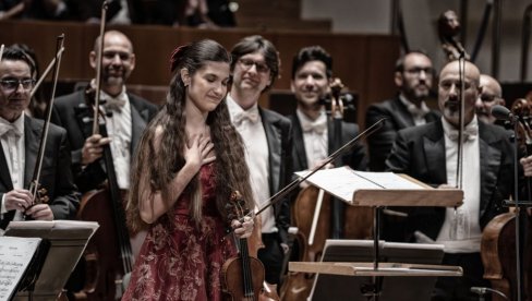 MUZIČKI OSKAR LANI ZORJAN: Talentovana violinistkinja iz Novog Sada osvojila priznanje u Španiji MUZIČKI OSKAR LANI ZORJAN: Talentovana violinistkinja iz Novog Sada osvojila priznanje u Španiji