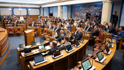 SPAJIĆA I ŠARANOVIĆA SASLUŠAVAJU TEK 26. JULA: Vlada nema vremena da razreši razmirice povodom imenovanja v.d direktora Uprave policije SPAJIĆA I ŠARANOVIĆA SASLUŠAVAJU TEK 26. JULA: Vlada nema vremena da razreši razmirice povodom imenovanja v.d direktora Uprave policije