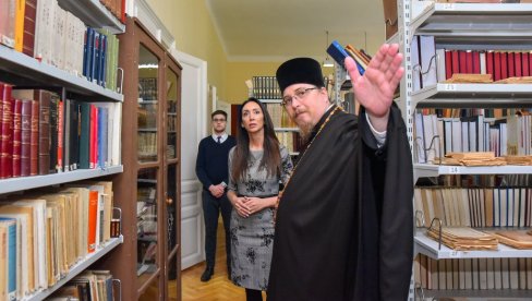 POKLON ZA VELIKI JUBILEJ: Obogaćena biblioteka Karlovačke bogoslovije (FOTO) POKLON ZA VELIKI JUBILEJ: Obogaćena biblioteka Karlovačke bogoslovije (FOTO)