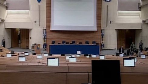 BOŠNJACIMA ŠMIT VAŽNIJI OD BiH: Završena sednica parlamenta, pali svi predloženi zaključci BOŠNJACIMA ŠMIT VAŽNIJI OD BiH: Završena sednica parlamenta, pali svi predloženi zaključci