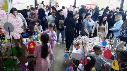 DEČJA DOBROTA BEZ GRANICA: Na humanitarnom bazaru u Potočcu prikupljeno 105.000 za Lenku (FOTO)