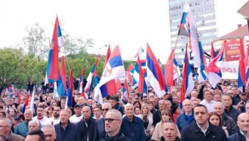 REKE LJUDI SE SLILE U BANJALUKU: Pogledajte snimke iz vazduha sa mitinga Srpska te zove (VIDEO) REKE LJUDI SE SLILE U BANJALUKU: Pogledajte snimke iz vazduha sa mitinga Srpska te zove (VIDEO)