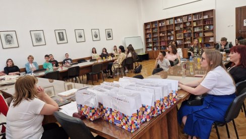 DVE GLAVNE NAGRADE ZA KRATKU PRIČU: Srednjoškolka i šestakinja podelile prvo mesto DVE GLAVNE NAGRADE ZA KRATKU PRIČU: Srednjoškolka i šestakinja podelile prvo mesto