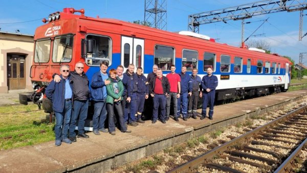 ПРЕДАТ СА РЕМОНТА ДРУГИ ДИЗЕЛ МОТОРНИ ВОЗ: Наставак успешне сарадње између Србијавоза и Желвоза ПРЕДАТ СА РЕМОНТА ДРУГИ ДИЗЕЛ МОТОРНИ ВОЗ: Наставак успешне сарадње између Србијавоза и Желвоза
