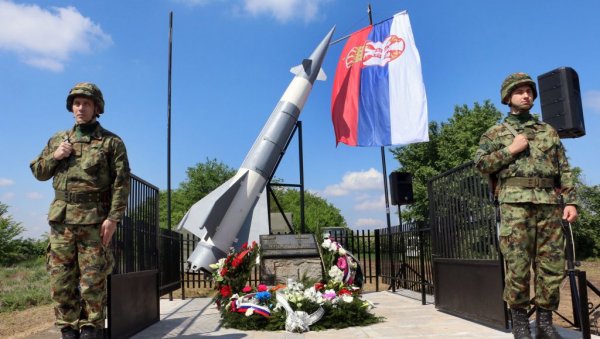 ПОЧАСТ ВОЈНИЦИМА СТРАДАЛИМ У НАТО АГРЕСИЈИ: Код Смедерева обележено 25 година од погибије Благоја Радића и Роберта Лајчака (ФОТО) ПОЧАСТ ВОЈНИЦИМА СТРАДАЛИМ У НАТО АГРЕСИЈИ: Код Смедерева обележено 25 година од погибије Благоја Радића и Роберта Лајчака (ФОТО)