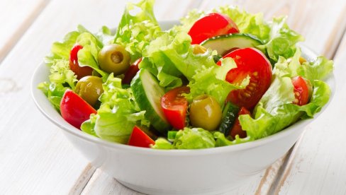 MEDITERANSKA POSNA SALATA: Jednostavna, a ukusna, oduševiće vas na prvi zalogaj MEDITERANSKA POSNA SALATA: Jednostavna, a ukusna, oduševiće vas na prvi zalogaj