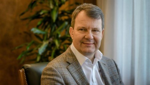 IDEALI SU SE POVUKLI PRED INTERESIMA Intervju: Igor Mirović, pesnik i političar IDEALI SU SE POVUKLI PRED INTERESIMA Intervju: Igor Mirović, pesnik i političar