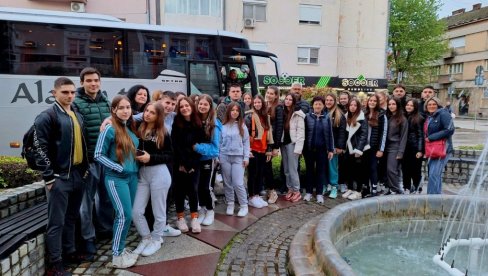 OBILAZE PRAG, BEČ I BUDIMPEŠTU: Nagradno putovanje za srednjoškolce iz Svilajnca OBILAZE PRAG, BEČ I BUDIMPEŠTU: Nagradno putovanje za srednjoškolce iz Svilajnca