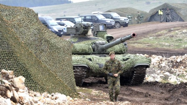 ТО ЈЕ ПРЕСКУПО, АЛИ ЈЕ ВАЖНО ЗА БЕЗБЕДНОСТ: Вучић - Сваки корак у војсци је тешко направити ТО ЈЕ ПРЕСКУПО, АЛИ ЈЕ ВАЖНО ЗА БЕЗБЕДНОСТ: Вучић - Сваки корак у војсци је тешко направити