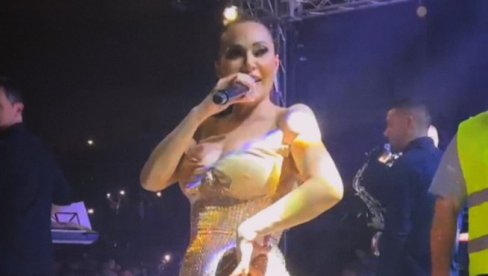 SPEKTAKL KAKAV ŠABAC NE PAMTI: Ceca Ražnatović srušila sve rekorde (FOTO/VIDEO) SPEKTAKL KAKAV ŠABAC NE PAMTI: Ceca Ražnatović srušila sve rekorde (FOTO/VIDEO)