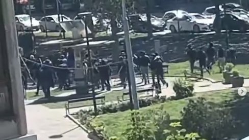 JEZIVE SCENE: Huligani se motkama jurili po Beogradu, policija ih pohapsila (VIDEO) JEZIVE SCENE: Huligani se motkama jurili po Beogradu, policija ih pohapsila (VIDEO)