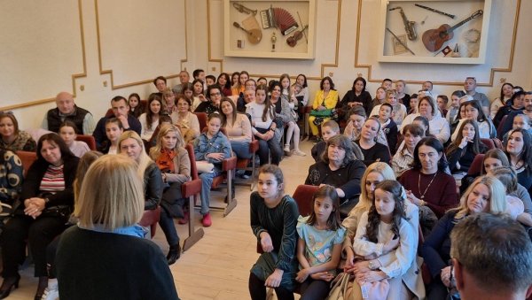 “ПЕСНИЧЕ НАРОДА МОГ“: У Параћину одржана 55. Општинска смотра рецитатора (ФОТО) “ПЕСНИЧЕ НАРОДА МОГ“: У Параћину одржана 55. Општинска смотра рецитатора (ФОТО)