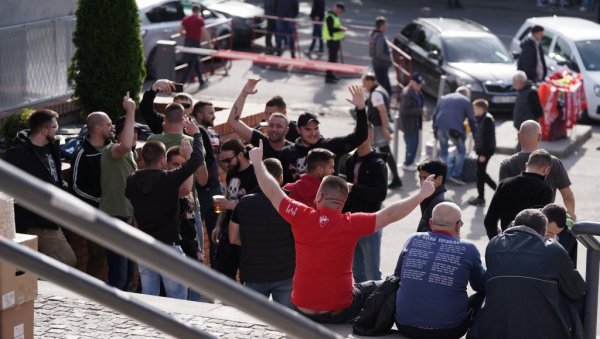 И ТО ЈЕ МОГУЋЕ: Делије и гробари се ујединили после 173. вечитог дербија (ВИДЕО) И ТО ЈЕ МОГУЋЕ: Делије и гробари се ујединили после 173. вечитог дербија (ВИДЕО)
