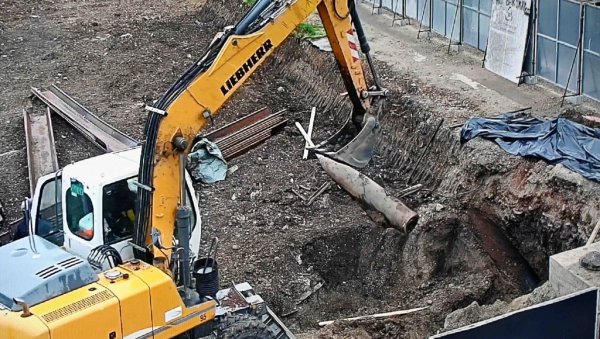 УСПЕШНО ДЕАКТИВИРАНА И ИЗМЕШТЕНА БОМБА: Становници насеља Стеван Синђелић се вратили кућама УСПЕШНО ДЕАКТИВИРАНА И ИЗМЕШТЕНА БОМБА: Становници насеља Стеван Синђелић се вратили кућама