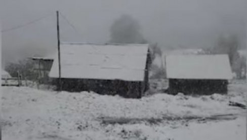 SNEG ZABELEO OVAJ DEO SRBIJE I NE PRESTAJE DA VEJE: Padavine se očekuju širom zemlje (FOTO) SNEG ZABELEO OVAJ DEO SRBIJE I NE PRESTAJE DA VEJE: Padavine se očekuju širom zemlje (FOTO)
