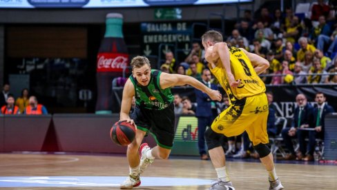 SAMO ŠTO JE ZAIGRAO: Još jedan igrač Fenerbahčea se povredio SAMO ŠTO JE ZAIGRAO: Još jedan igrač Fenerbahčea se povredio