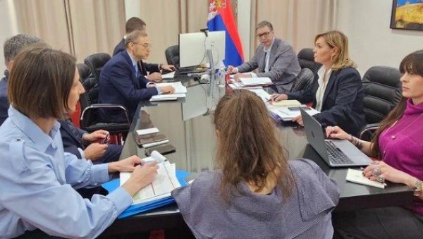 НАШЕ ШАНСЕ НИСУ ВЕЛИКЕ, АЛИ БОРИЋЕМО СЕ ЗА НАШУ СРБИЈУ: Председник Вучић из Њујорка послао снажну поруку (ФОТО) НАШЕ ШАНСЕ НИСУ ВЕЛИКЕ, АЛИ БОРИЋЕМО СЕ ЗА НАШУ СРБИЈУ: Председник Вучић из Њујорка послао снажну поруку (ФОТО)