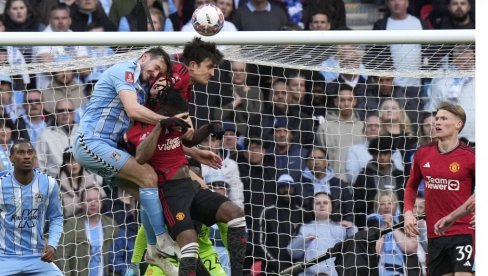 OVO MOŽE SAMO JUNAJTED: Vodili 3:0, pa se jedva plasirali u finale FA kupa (VIDEO) OVO MOŽE SAMO JUNAJTED: Vodili 3:0, pa se jedva plasirali u finale FA kupa (VIDEO)