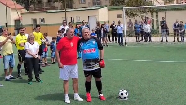УМЕТНОСТ НЕ ЗАСТАРЕВА: Паненка у 75. години извео паненку (ВИДЕО) УМЕТНОСТ НЕ ЗАСТАРЕВА: Паненка у 75. години извео паненку (ВИДЕО)