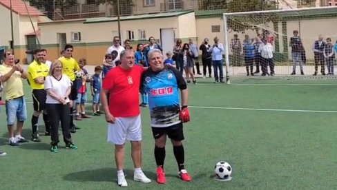 УМЕТНОСТ НЕ ЗАСТАРЕВА: Паненка у 75. години извео паненку (ВИДЕО) УМЕТНОСТ НЕ ЗАСТАРЕВА: Паненка у 75. години извео паненку (ВИДЕО)