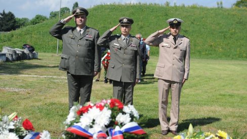 ŽRTVE NE ZABORAVLJAMO: U Kraljevu obeležen Dan sećanja na žrtve Holokausta i genocida ŽRTVE NE ZABORAVLJAMO: U Kraljevu obeležen Dan sećanja na žrtve Holokausta i genocida