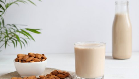 DOMAĆE BADEMOVO MLEKO: Odlična zamena za pravo, sjajno ide uz kolače, kafe i posno je DOMAĆE BADEMOVO MLEKO: Odlična zamena za pravo, sjajno ide uz kolače, kafe i posno je