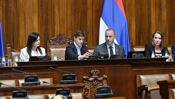ОПОЗИЦИЈА ЗЛОУПОТРЕБИЛА РЕЗОЛУЦИЈУ О СРЕБРЕНИЦИ Брнабићева реаговала: Поштујте Кодекс понашања посланика ОПОЗИЦИЈА ЗЛОУПОТРЕБИЛА РЕЗОЛУЦИЈУ О СРЕБРЕНИЦИ Брнабићева реаговала: Поштујте Кодекс понашања посланика