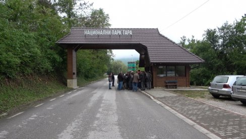 PRVI PROBLEMI PRI NAPLATI TAKSE ZA ULAZAK MOTORNIM VOZILIMA U ZAŠTIĆENO PODRUČJE I Užičani besplatno u NP Tara PRVI PROBLEMI PRI NAPLATI TAKSE ZA ULAZAK MOTORNIM VOZILIMA U ZAŠTIĆENO PODRUČJE I Užičani besplatno u NP Tara