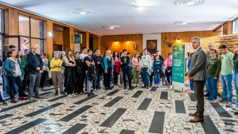 MANIFESTACIJA NA ŠUMARSKOM FAKULTETU: Profesori ugostili buduće studente MANIFESTACIJA NA ŠUMARSKOM FAKULTETU: Profesori ugostili buduće studente