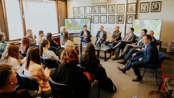 СОЛАРНИ ПАНЕЛИ НА КРОВУ: Пројекат Зелени Факултет драмских уметности СОЛАРНИ ПАНЕЛИ НА КРОВУ: Пројекат Зелени Факултет драмских уметности