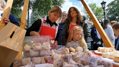 ПОСЛАСТИЦА ОД СВИЊСКОГ САЛА: Одржана нова кулинарска манифестација у Нишу ПОСЛАСТИЦА ОД СВИЊСКОГ САЛА: Одржана нова кулинарска манифестација у Нишу