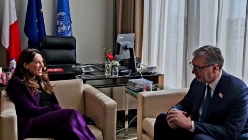 RAZGOVOR PRE POČETKA SEDNICE: Vučić se sastao sa predsedavajućom SB Vanesom Frejzir RAZGOVOR PRE POČETKA SEDNICE: Vučić se sastao sa predsedavajućom SB Vanesom Frejzir
