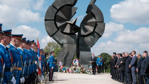 AKO IH ZABORAVIMO, UMREĆE PONOVO: Obeležen Dan sećanja na žrtve Holokausta, genocida i druge žrtve fašizma AKO IH ZABORAVIMO, UMREĆE PONOVO: Obeležen Dan sećanja na žrtve Holokausta, genocida i druge žrtve fašizma