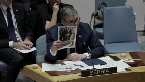 PREDSEDNIK POKAZAO SLIKE SILOVANE SRPKINJE Vučić razmontirao laži Vjose Osmani - Nikada nisam video nikakav iranski dron! PREDSEDNIK POKAZAO SLIKE SILOVANE SRPKINJE Vučić razmontirao laži Vjose Osmani - Nikada nisam video nikakav iranski dron!