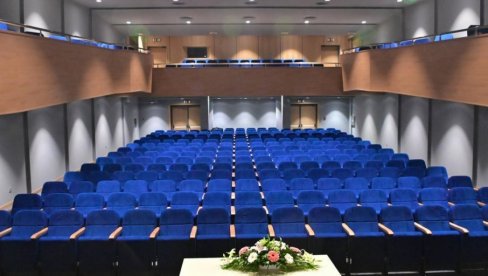 PREDSTAVOM KNJIGA O MILUTINU POČEO SA RADOM NOVI TEATAR U NAJMLAĐOJ GRADSKOJ OPŠTINI: Radi i pozorište u Surčinu PREDSTAVOM KNJIGA O MILUTINU POČEO SA RADOM NOVI TEATAR U NAJMLAĐOJ GRADSKOJ OPŠTINI: Radi i pozorište u Surčinu