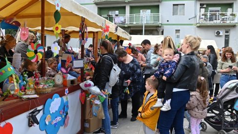 NAJMLAĐI SURČINCI OBRADOVALI SUGRAĐANE: Organizovan bazar-pazar NAJMLAĐI SURČINCI OBRADOVALI SUGRAĐANE: Organizovan bazar-pazar
