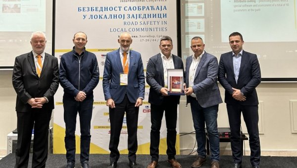 ВОДЕ РАЧУНА О БЕЗБЕДНОСТИ У САОБРАЋАЈУ: Награда за Општину Нови Београд ВОДЕ РАЧУНА О БЕЗБЕДНОСТИ У САОБРАЋАЈУ: Награда за Општину Нови Београд