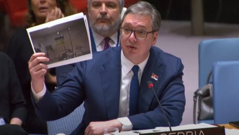 VUČIĆ POKAZAO FOTOGRAFIJE CELOM SVETU: Kamere na biračkim mestima u lažnoj državi - Niko ne može slobodno da glasa, sve je otvoreno (FOTO) VUČIĆ POKAZAO FOTOGRAFIJE CELOM SVETU: Kamere na biračkim mestima u lažnoj državi - Niko ne može slobodno da glasa, sve je otvoreno (FOTO)
