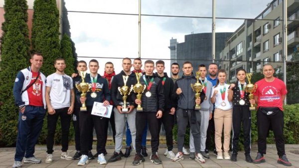 СРБИЈА НЕ МОРА ДА БРИНЕ ЗА БУДУЋНОСТ! Кик-боксери блистали у Бугарској СРБИЈА НЕ МОРА ДА БРИНЕ ЗА БУДУЋНОСТ! Кик-боксери блистали у Бугарској