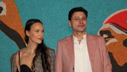 PRALA JE SUDOVE ZA ŠANKOM: Kako je Marko Janketić upoznao suprugu Mariju? Filmska ljubavna priča mladog glumca PRALA JE SUDOVE ZA ŠANKOM: Kako je Marko Janketić upoznao suprugu Mariju? Filmska ljubavna priča mladog glumca