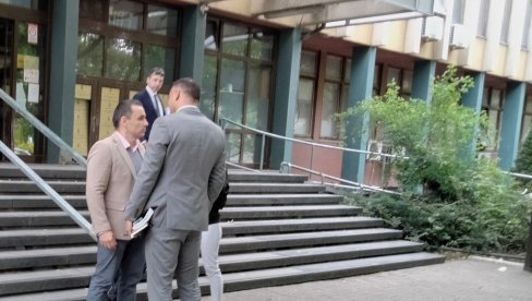 POLITIČAR I BIZNISMEN OSUMNJIČEN ZA SILOVANJE: Odložen početak suđenja Srđanu Egiću, oštećena nije došla zbog povrede POLITIČAR I BIZNISMEN OSUMNJIČEN ZA SILOVANJE: Odložen početak suđenja Srđanu Egiću, oštećena nije došla zbog povrede