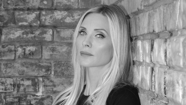 ЗА ТЕБЕ, МОЈА Б: Ивана истрчала маратон, па медаљу посветила покојној сестри близнакињи Бојани ЗА ТЕБЕ, МОЈА Б: Ивана истрчала маратон, па медаљу посветила покојној сестри близнакињи Бојани