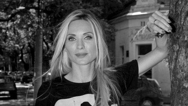 ОДРЕЂЕНИ МЕСТО И ВРЕМЕ САХРАНЕ ПОЗНАТЕ ВОДИТЕЉКЕ: Објављена и умрлица за Бојану ОДРЕЂЕНИ МЕСТО И ВРЕМЕ САХРАНЕ ПОЗНАТЕ ВОДИТЕЉКЕ: Објављена и умрлица за Бојану